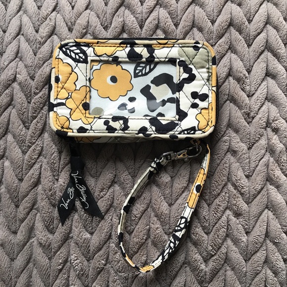 Vera Bradley wristlet/wallet ✨ - Picture 2 of 4